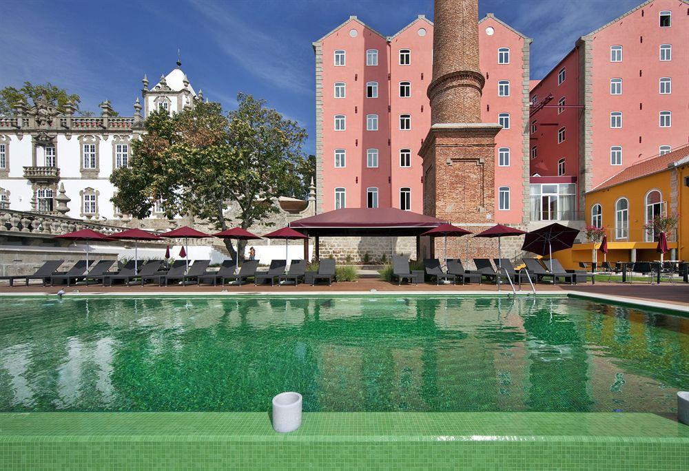 Pestana Palacio Do Freixo, Pousada & National Monument - The Leading Hotels Of The World Porto Exteriér fotografie The swimming pool at the hotel