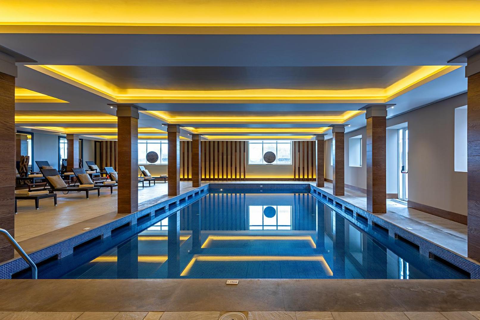 Pestana Palacio Do Freixo, Pousada & National Monument - The Leading Hotels Of The World Porto Exteriér fotografie The swimming pool at The Dorchester