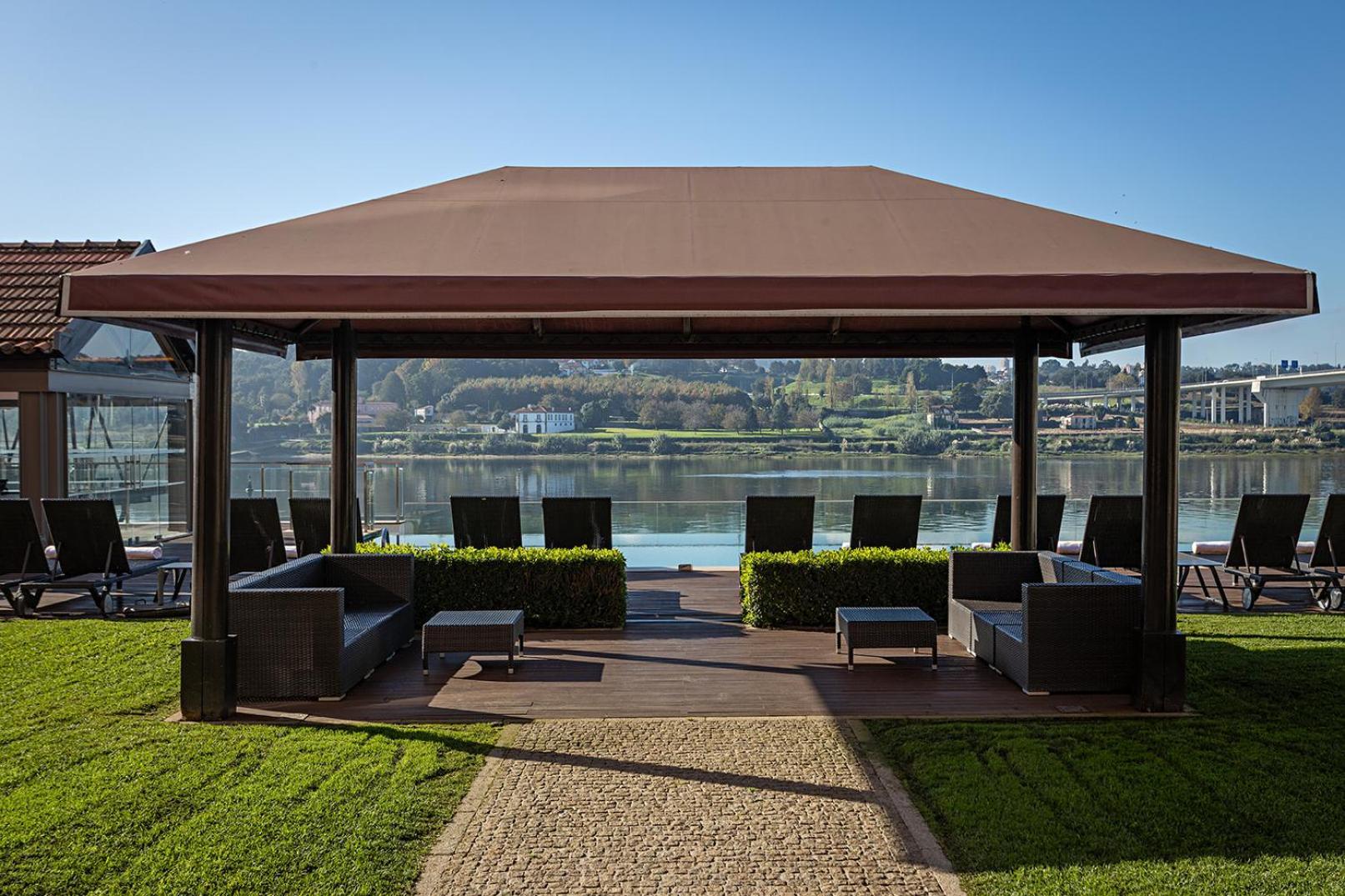 Pestana Palacio Do Freixo, Pousada & National Monument - The Leading Hotels Of The World Porto Exteriér fotografie The hotel's garden