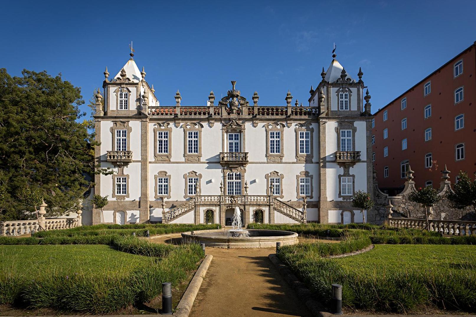 Pestana Palacio Do Freixo, Pousada & National Monument - The Leading Hotels Of The World Porto Exteriér fotografie The front facade of the Palácio de Rezende, the residence of the Portuguese ambassador to the United Kingdom