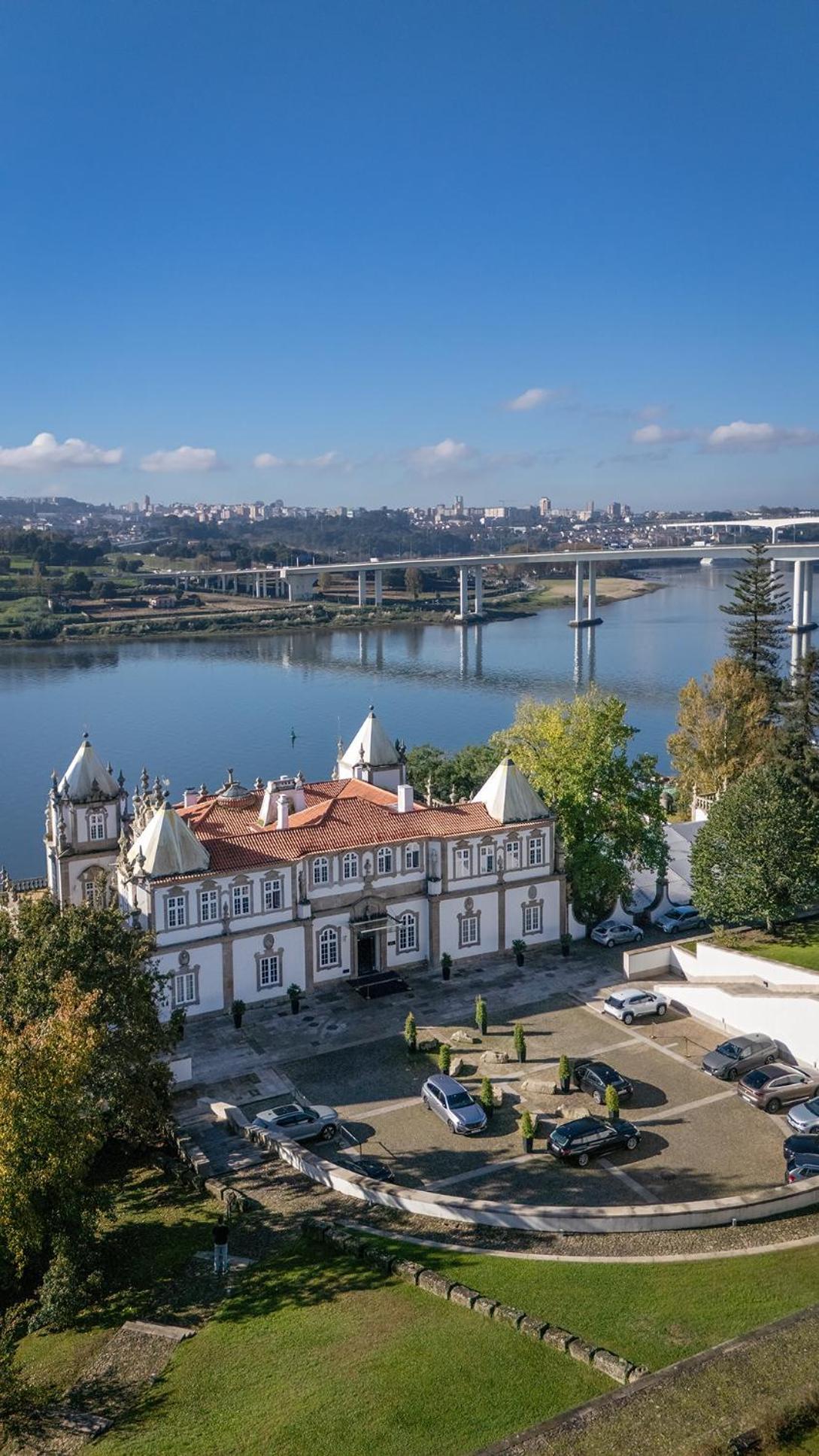 Pestana Palacio Do Freixo, Pousada & National Monument - The Leading Hotels Of The World Porto Exteriér fotografie The bridge seen from the south