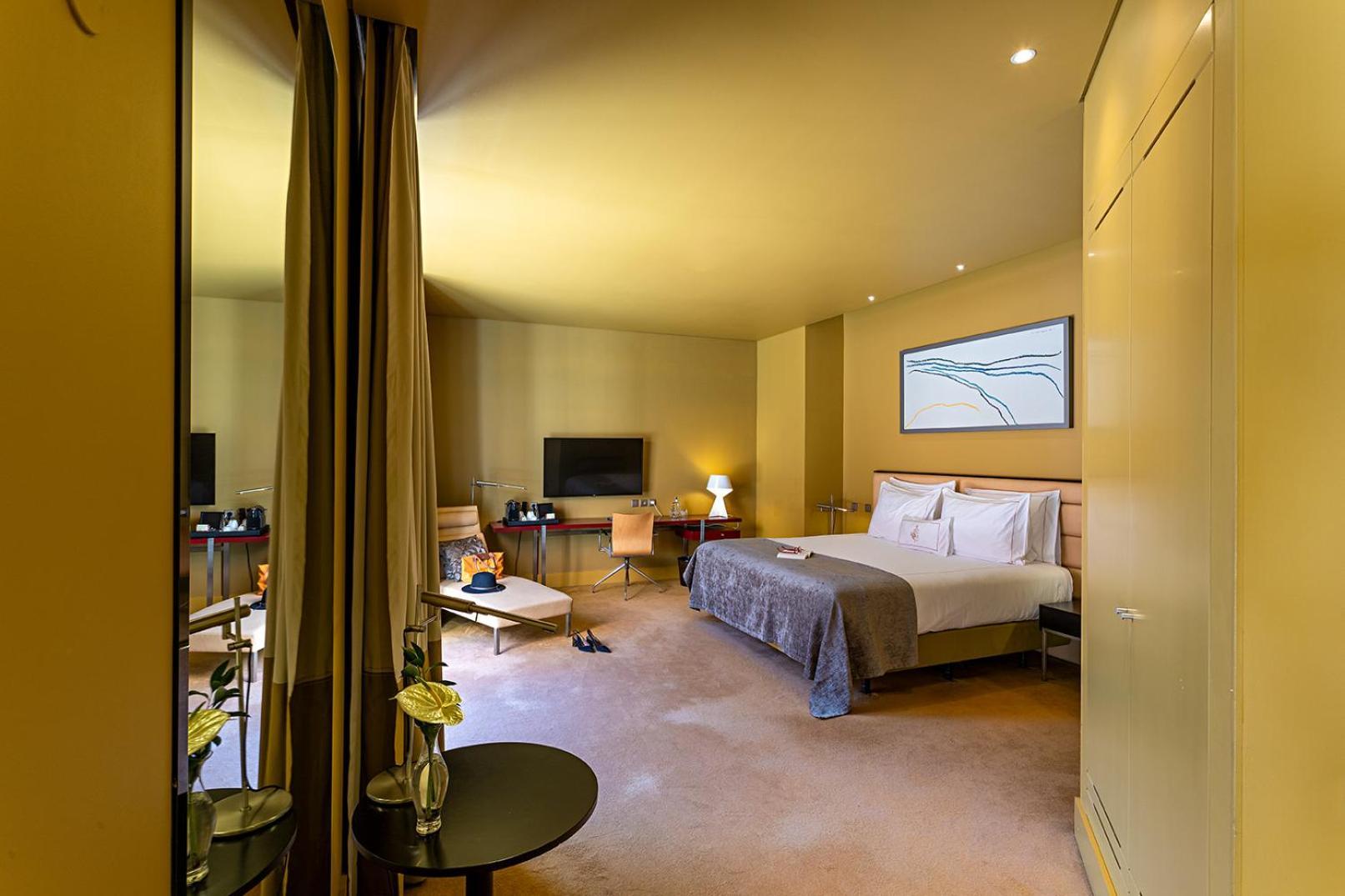 Pestana Palacio Do Freixo, Pousada & National Monument - The Leading Hotels Of The World Porto Exteriér fotografie A room at the Mandarin Oriental, London