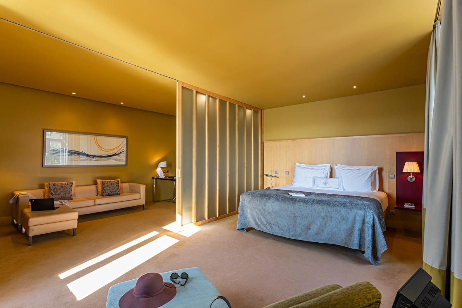 Pestana Palacio Do Freixo, Pousada & National Monument - The Leading Hotels Of The World Porto Exteriér fotografie A suite at the Mandarin Oriental, Munich