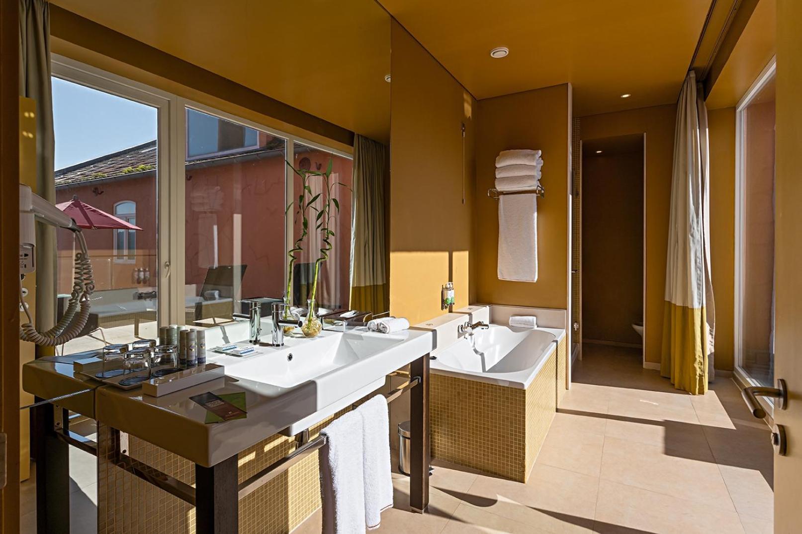 Pestana Palacio Do Freixo, Pousada & National Monument - The Leading Hotels Of The World Porto Exteriér fotografie Bathroom