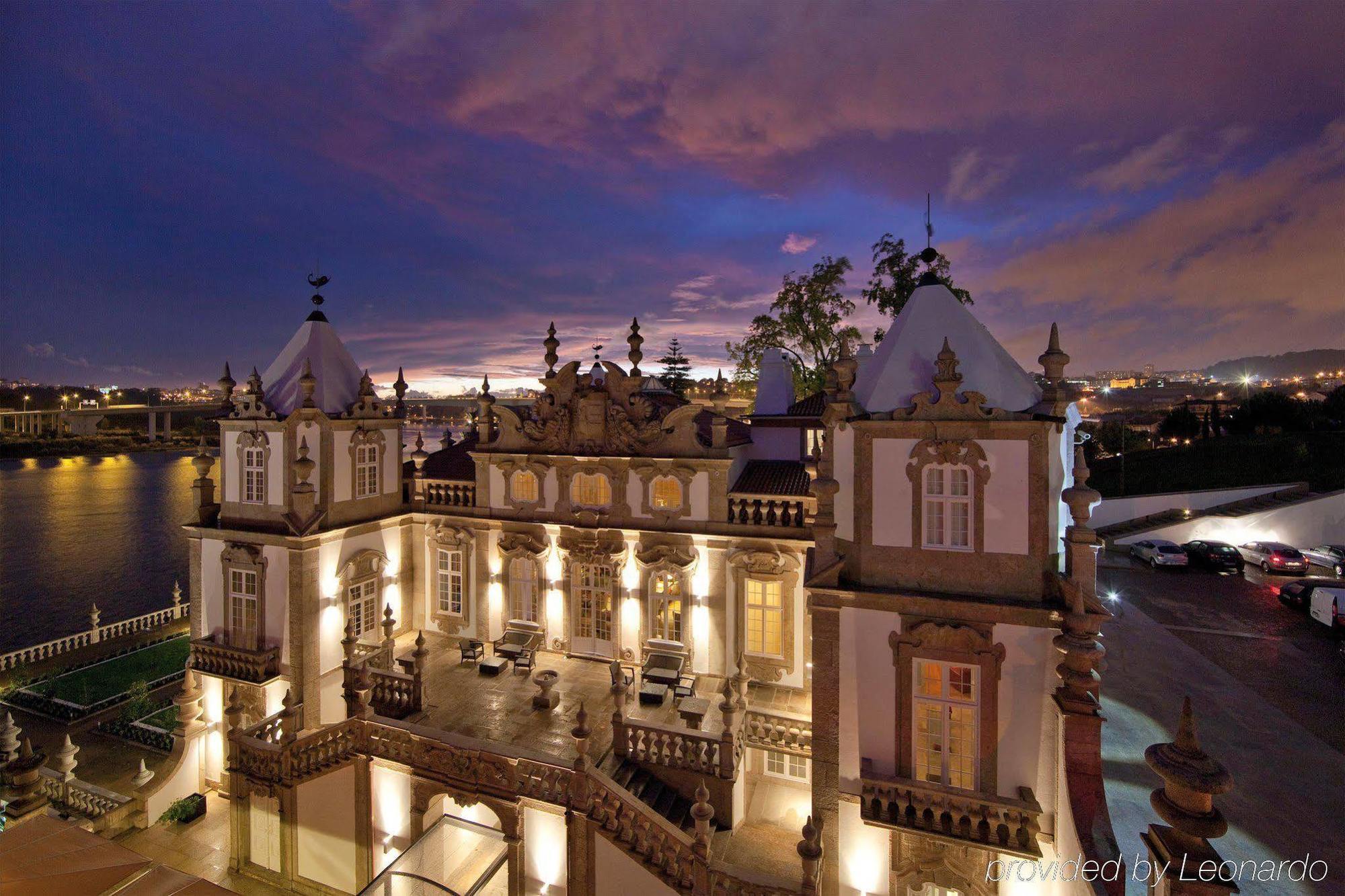 Pestana Palacio Do Freixo, Pousada & National Monument - The Leading Hotels Of The World Porto Exteriér fotografie The Palácio do Campo Belo at night