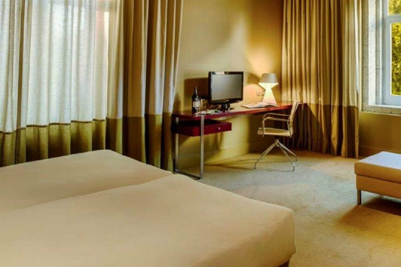Pestana Palacio Do Freixo, Pousada & National Monument - The Leading Hotels Of The World Porto Exteriér fotografie A typical room at the hotel